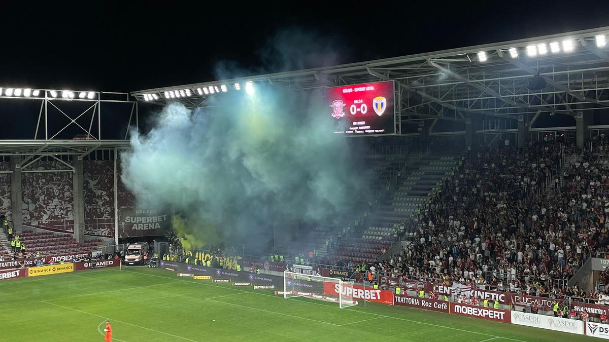 Scenografii și atmosferă la Rapid - Petrolul