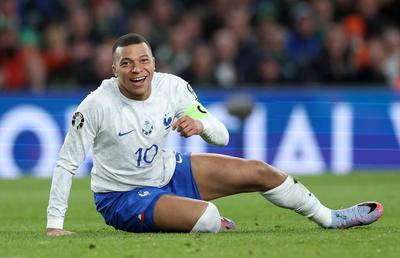 L'Equipe: Al-Khelaifi a intrat în vestiarul lui PSG și a anunțat decizia finală în cazul lui Mbappe