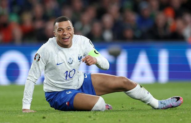 L'Equipe: Al-Khelaifi a intrat în vestiarul lui PSG și a anunțat decizia finală în cazul lui Mbappe