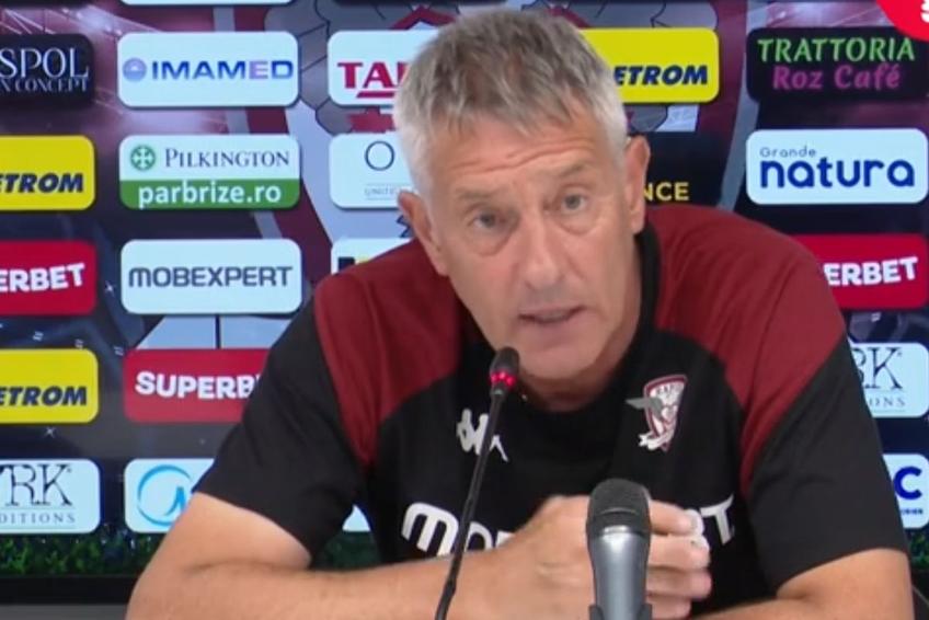 După eșecul suferit de Rapid cu Petrolul, scor 0-2, un suporter giuleștean s-a infiltrat la conferința de presă a lui Cristiano Bergodi și l-a scos din sărite pe antrenorul italian.