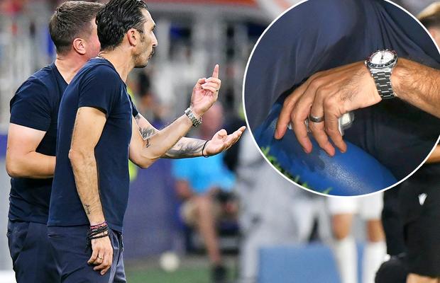 10 detalii observate de pe stadion la FCSB - Sparta Praga » Nici iconițele nu l-au mai ajutat pe Elias Charalambous