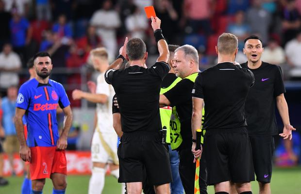 Ce s-a întâmplat pe gazon, imediat după FCSB – Sparta Praga » Incidente, danezul a scos cartonașul roșu