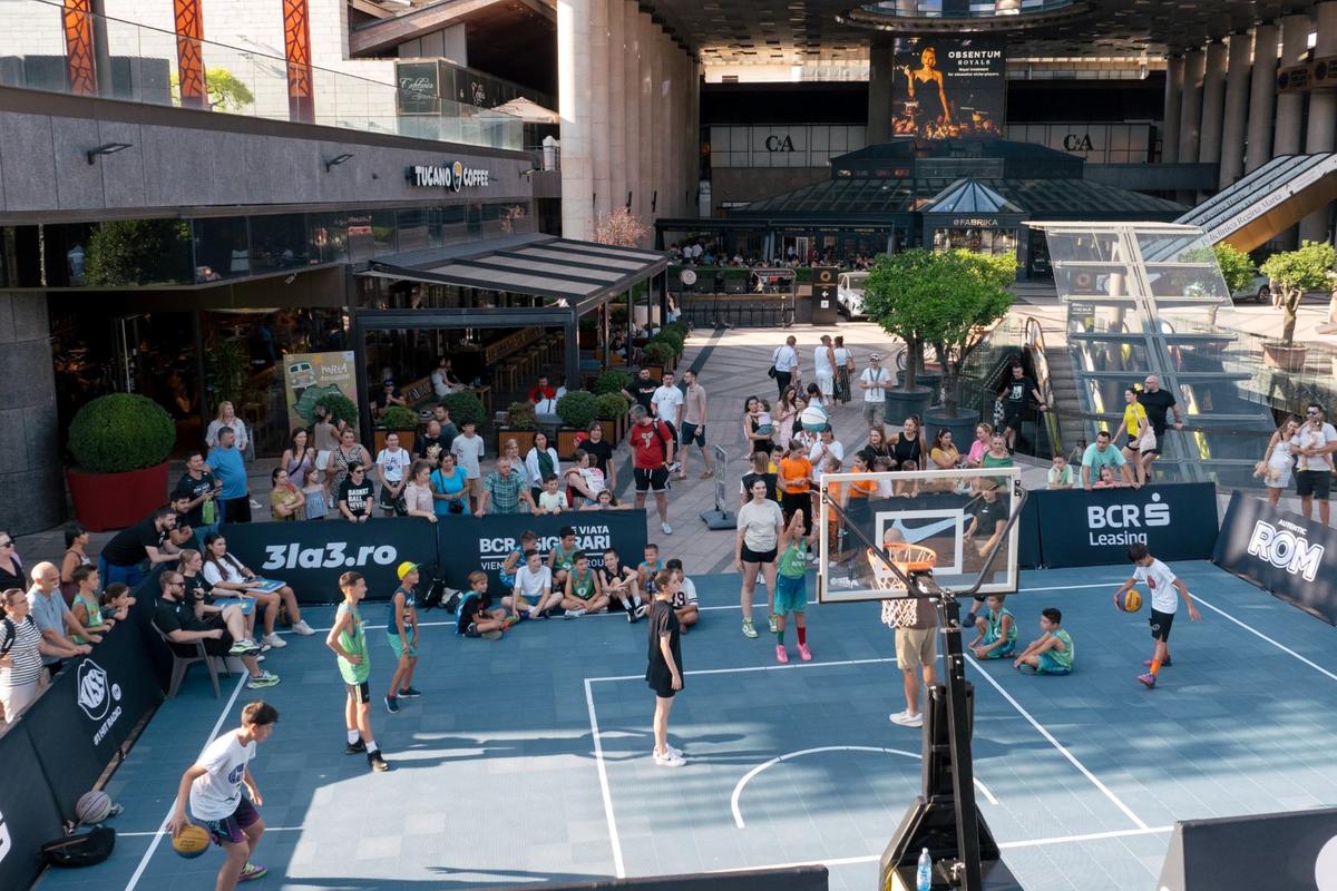 Baschetul 3x3 s-a oprit la Timișoara unde peste 200 de participanți au dat ora exactă sub panou