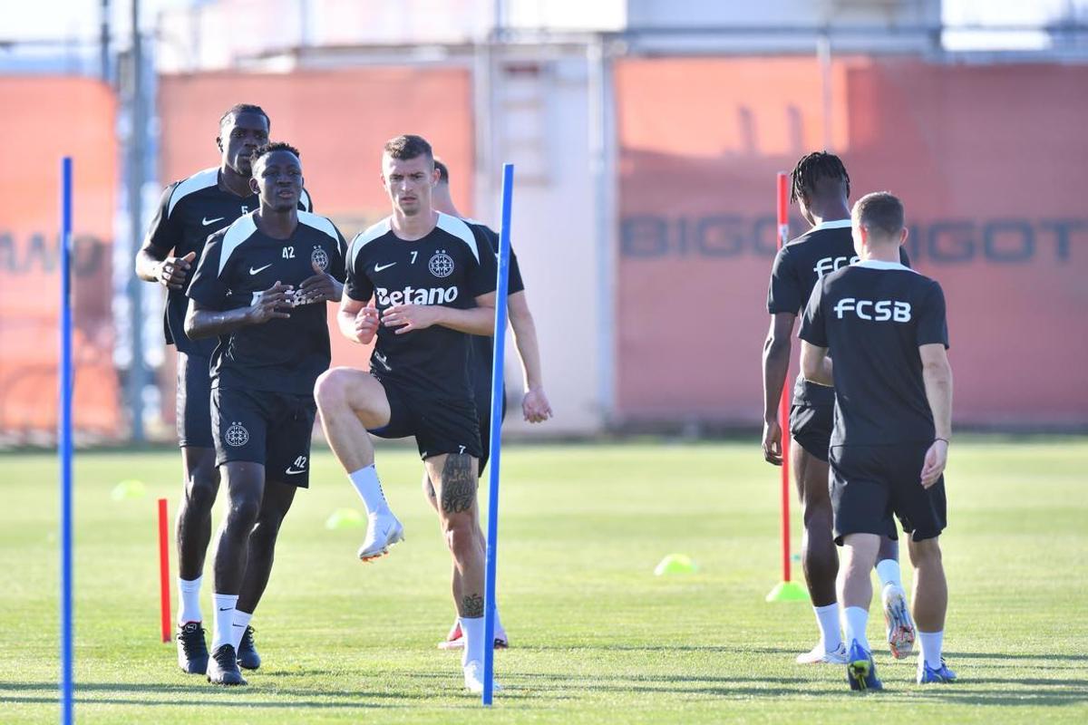 Gigi Becali a intrat în direct și a anunțat echipa de start, cu câteva ore înainte de FCSB - Sparta Praga: „E momentul să iasă și el la rampă”