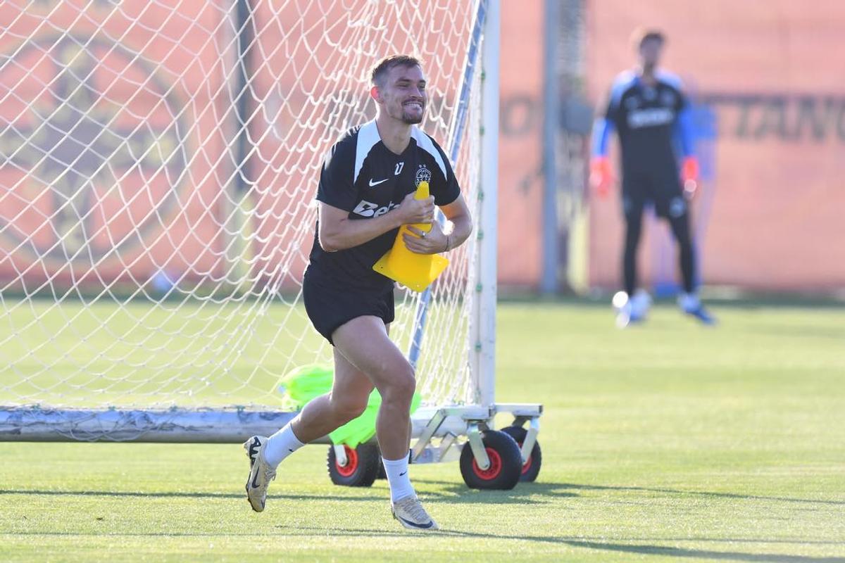 Vești mari pentru FCSB » Doi oameni noi la antrenamentul înainte de meciul cu Sparta Praga