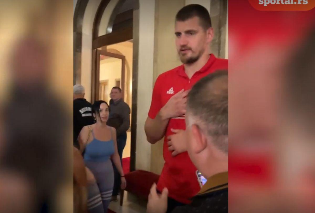 Nikola Jokic n-a mai rezistat! A petrecut cu Djokovic în fața a zeci de mii de sârbi, dar un detaliu l-a dat gata: „Oh, nu!”