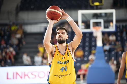 Rareș Uță, unul din cei mai buni jucători ai României în victoria cu Macedonia de Nord/Foto: fiba.basketball