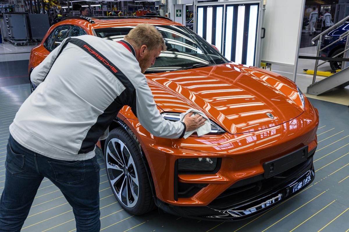 Parteneriat David Popovici - Porsche România