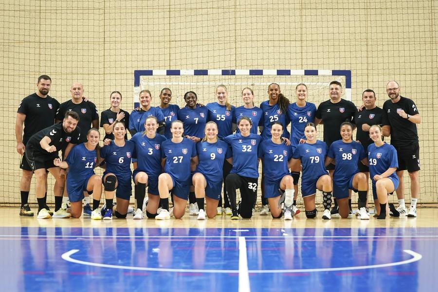 Marie-Helene Sajka, cu numărul 25, la antrenamentul lui SCM Rm. Vâlcea E pregătită să rupă plasele în „Liga Florilor”: „Va deveni profesoară”