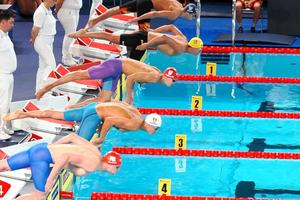 Reacția lui David Popovici, după calificarea în semifinale la 200m liber: „Să vă spun cum am sărbătorit aseară?”