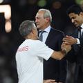 Nasser Al-Khelaifi îl felicită pe antrenorul Luis Enrique pentru triumful din Supercupă / Foto: Imago