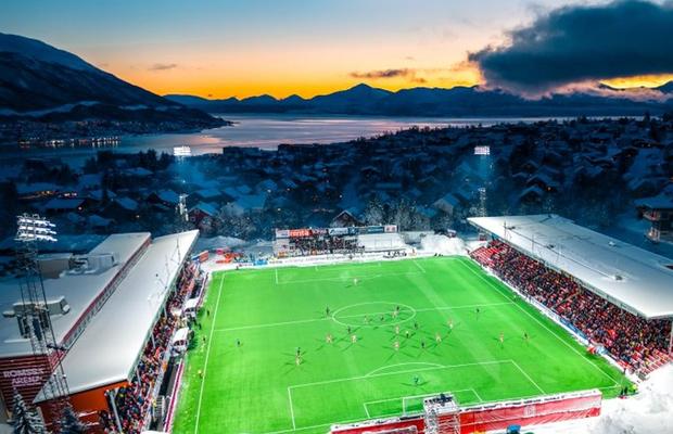 CFR Cluj joacă diseară pe unul dintre cele mai spectaculoase stadioane din lume » Imagini fabuloase cu aurora boreală
