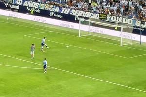 Scene bizare: au bătut penalty cu poarta goală, după ce adversarii plecaseră la vestiare, și au ridicat trofeul!