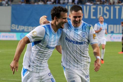 Carlos Mora și Assad Al Hamlawi, sărbătorind al doilea gol din Craiova - KuPS