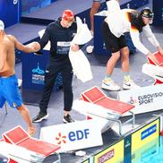 David Popovici căutând culoarul corect înaintea semifinalei de 200 m liber la CE Foto: Roxana Fleșeru