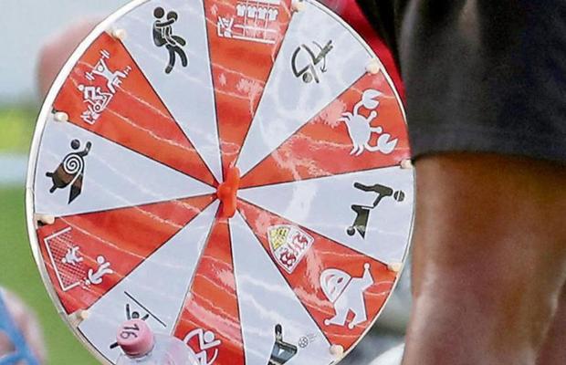 STUTTGART // Cine greşeşte plăteşte la Roata Norocului! Metoda genială prin care antrenorul lui Stuttgart își motivează jucătorii