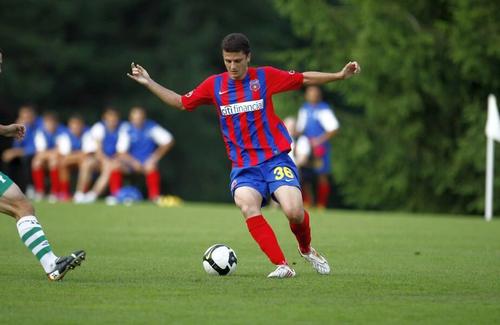 Noul venit sub comanda lui Eric Lincar este experimentaul atacant Vlad Rusu care a jucat ultima oară la o colegă de serie, Viitorul Pandurii Târgu Jiu.