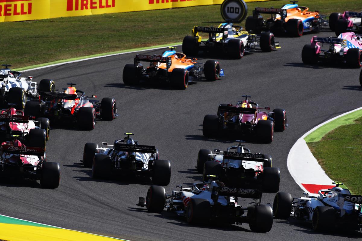 MARELE PREMIU AL TOSCANEI. Lewis Hamilton, victoria 90 a carierei! A câștigat cea mai nebună cursă a sezonului