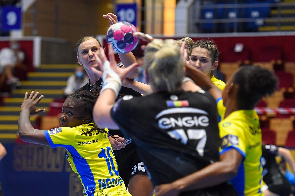 CSM BUCUREȘTI - METZ 31-26. „Tigroaicele” au început furtunos noul sezon din Liga Campionilor! Cristina Neagu, MVP