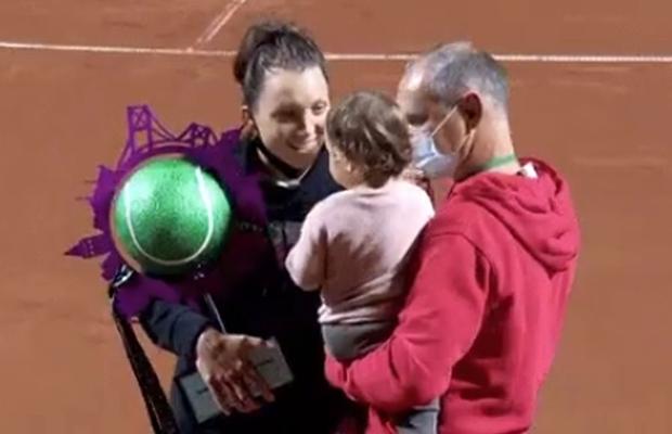 Patricia Țig, declarație de dragoste pe teren, cu trofeul de la Istanbul în brațe: „Aș vrea să îți mulțumesc”