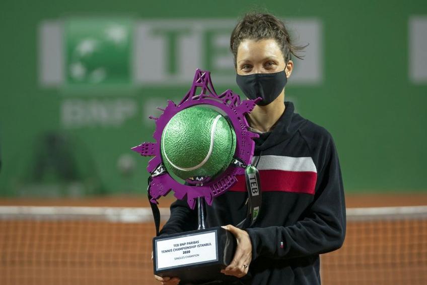 Patricia Țig, în finala cu Eugenie Bouchard // Sursă foto: Twitter @ TennisChampIst