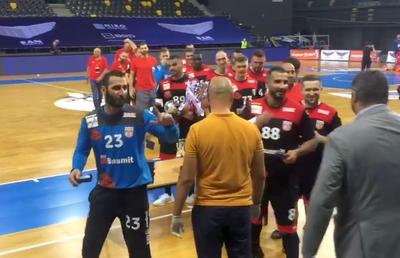 VIDEO Scene încinse în finala Cupei! Portarul lui Dinamo s-a dus gesticulând spre Dedu la premiere, iar camerele au surprins momentul
