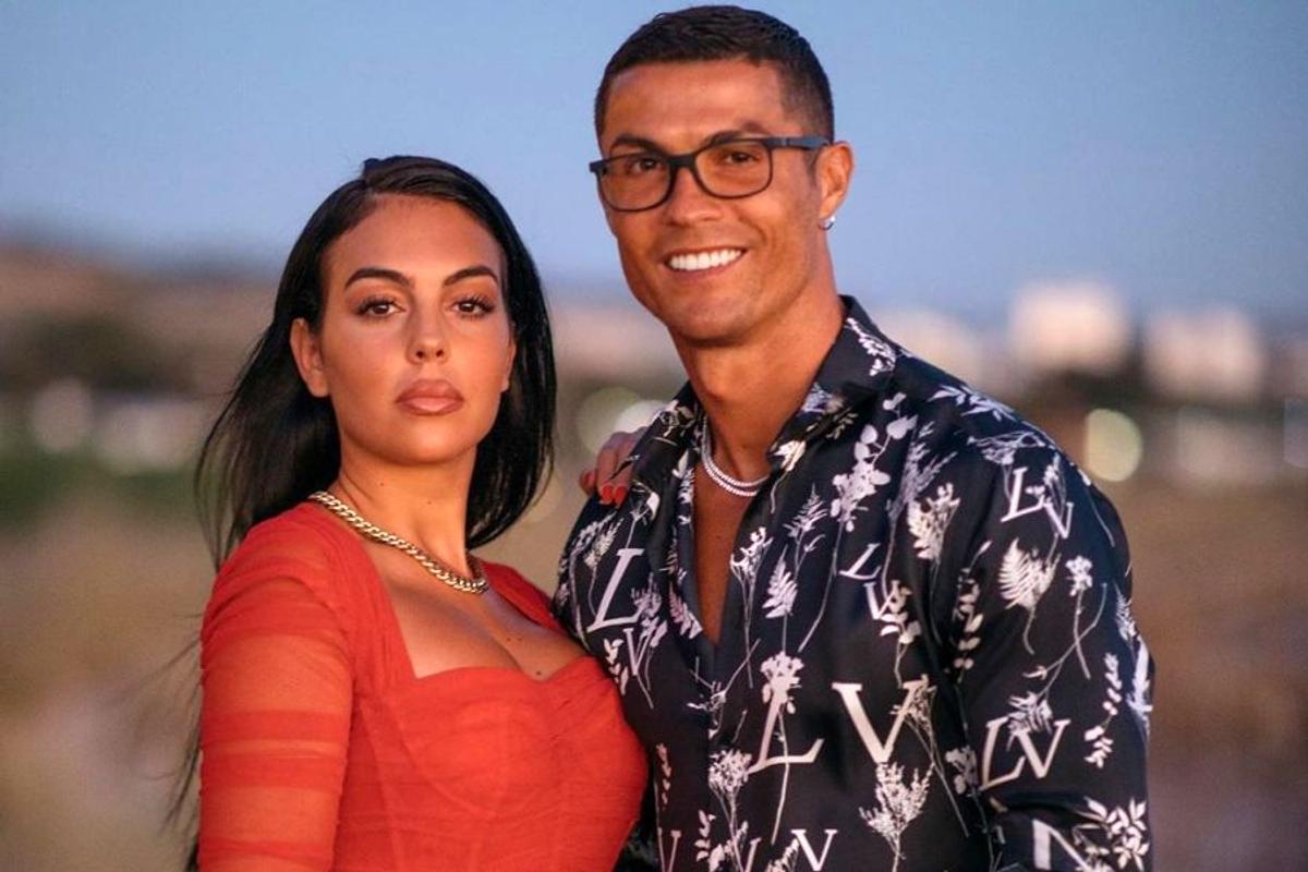 FOTO Cea mai scumpă cerere în căsătorie din lumea fotbalului! Suma pe care Cristiano Ronaldo ar fi plătit-o pentru inelul de logodnă al Georginei