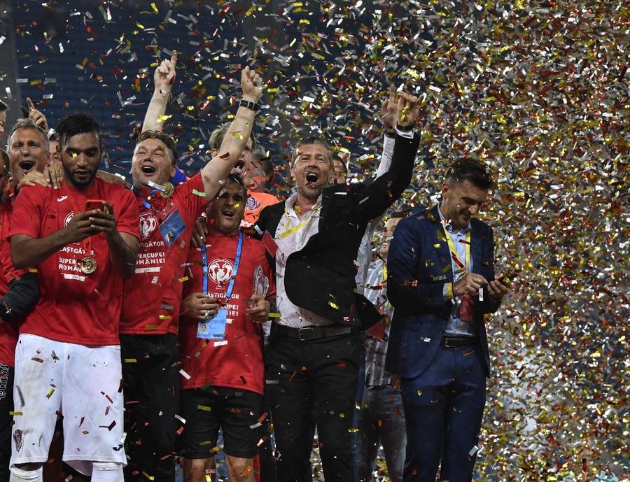 Mara și Bilașco, oficiali de club la CFR, bucurându-se pentru câștigarea Supercupei României în 2018. În acel moment, amândoi figurau în actele firmei de impresariat MB World Soccer SRL Dovada că omul de încredere al lui Dan Petrescu încalcă regulamentele FRF » Mara, conducător la CFR și impresar-creditor al Astrei + autodenunț involuntar, în direct