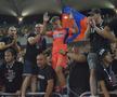 Jucătorii FCSB, bucurie alături de fani după victoria cu Dinamo : Foto: fcsb/facebook