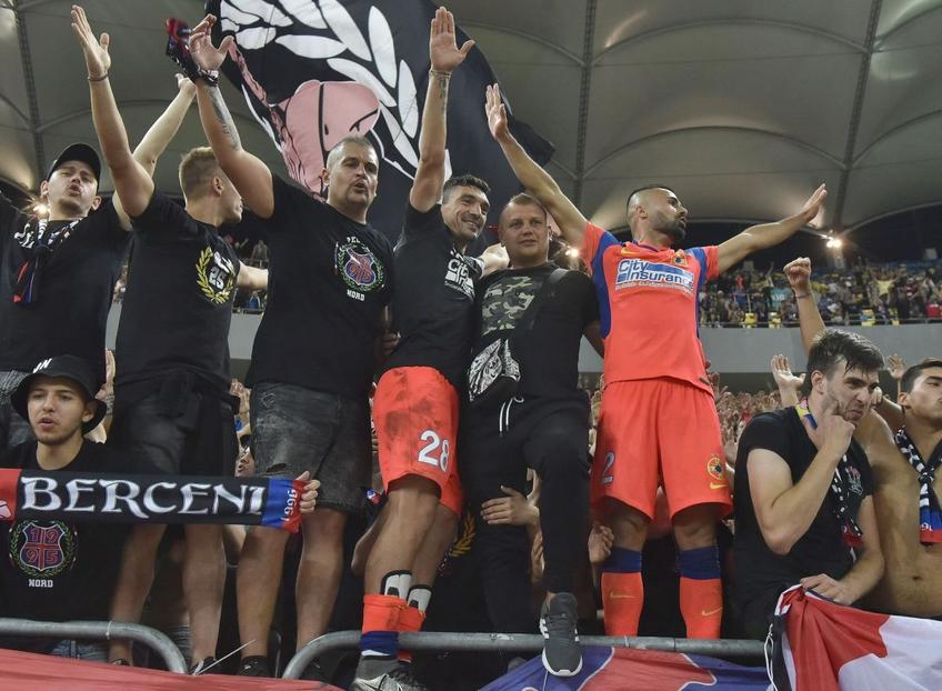 Claudiu Keșeru și Vali Crețu, alături de galerie
Foto:fcsb/facebook