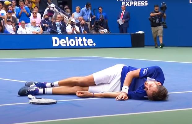 Daniil Medvedev și „peștele mort” » Explicația rusului, după modul bizar în care a sărbătorit victoria cu Djokovic: „E legendar!”