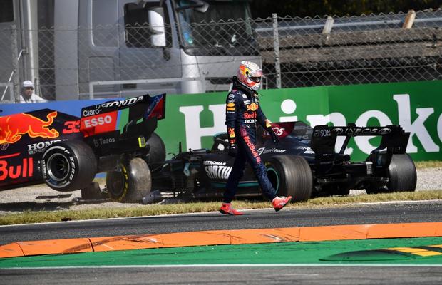 Max Verstappen, penalizat după ciocnirea cu Lewis Hamilton