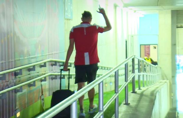 Un jucător dinamovist, semne obscene către fanii FCSB » Ce s-a întâmplat după Derby de România: „Am greșit și simt rușine văzând imaginile”