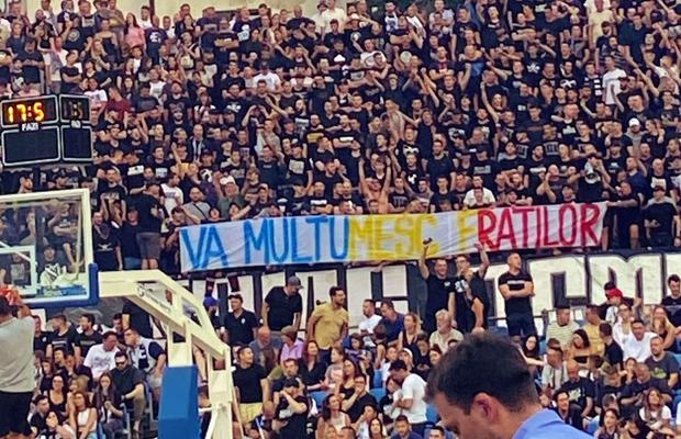 A venit răspunsul sârbilor! Mesajul afișat la Belgrad, după banner-ul controversat de la România - Kosovo