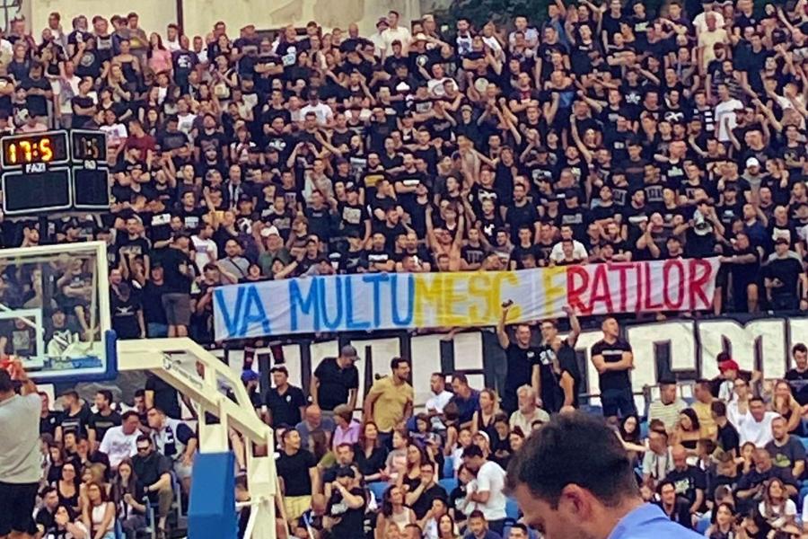 Banner-ul afișat de suporterii sârbi, după evenimentele de la România - Kosovo A venit răspunsul sârbilor! Mesajul afișat la Belgrad, după banner-ul controversat de la România - Kosovo