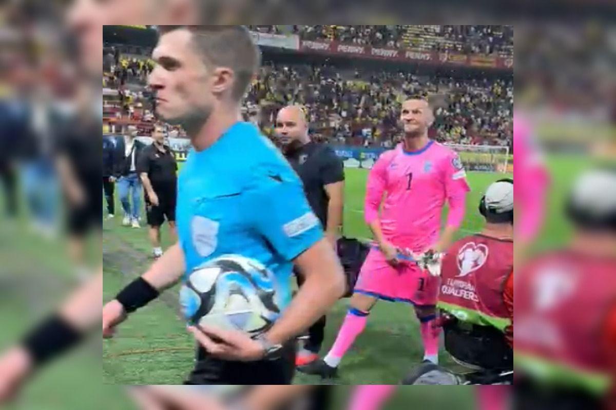 Nu s-a văzut la TV » Portarul lui Kosovo, semne obscene către fanii României după finalul meciului