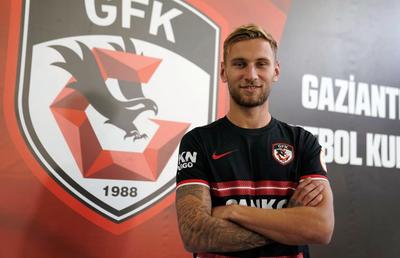 Marius Șumudică a mai transferat un român » Denis Drăguș a fost prezentat la Gaziantep