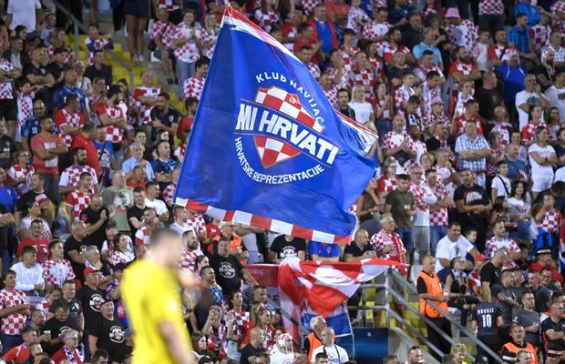 Și alți suporteri au comis-o! Procedură disciplinară deschisă de UEFA pentru un steag fascist