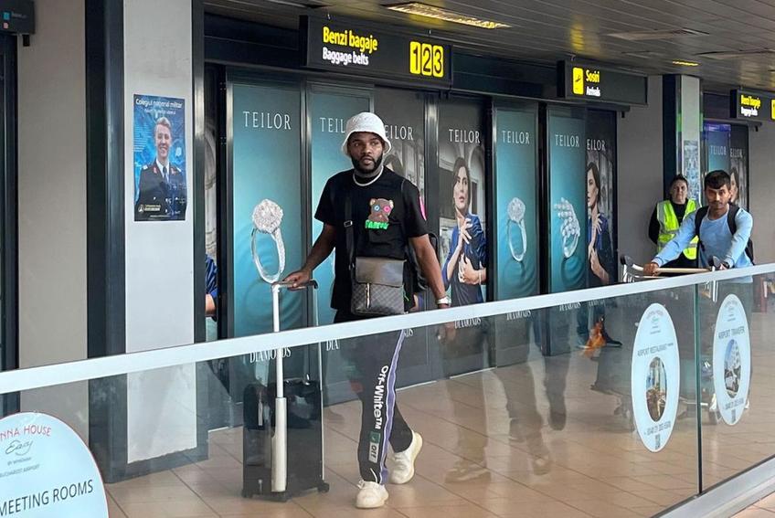 Aaron Boupendza a ajuns la București, foto: Carmen Dumitru