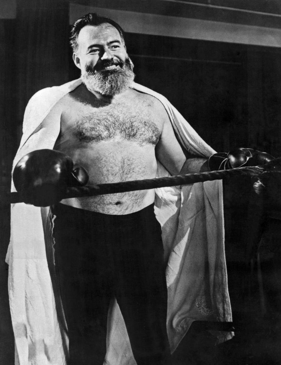Ernest Hemingway a fost pugilist amator „A mitraliat rechinii, dar s-a împușcat în ambele picioare” » Povestea „nebunului” Ernest Hemingway și a pasiunii pentru sport: „Există doar 3 sporturi pe lumea asta, restul sunt jocuri”