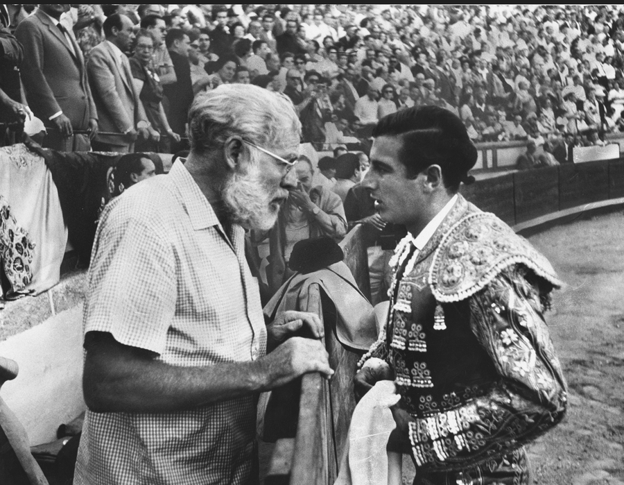 Ernest Hemingway, admirator al coridelor în Spania „A mitraliat rechinii, dar s-a împușcat în ambele picioare” » Povestea „nebunului” Ernest Hemingway și a pasiunii pentru sport: „Există doar 3 sporturi pe lumea asta, restul sunt jocuri”