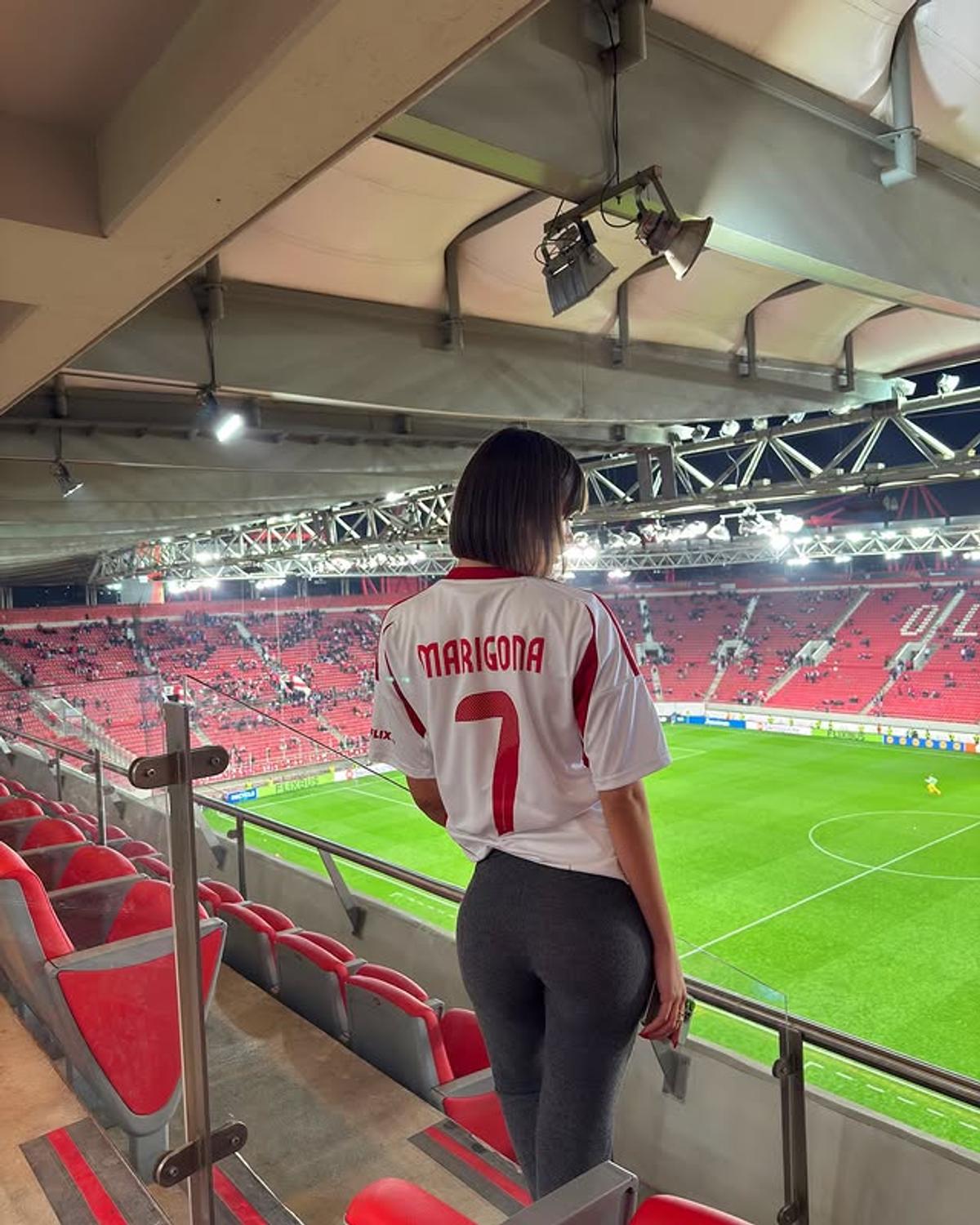 Nici măcar ea nu i-a ajutat » Au pierdut semifinala, chiar dacă i-a încurajat purtând o singură piesă vestimentară