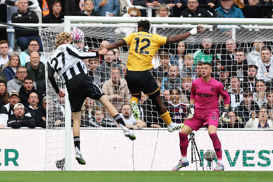 Nick Woltemade a marcat cu o lovitură de cap în poarta lui Wolverhampton // FOTO: Getty Images Nick Woltemade, decisiv pentru Newcastle la debutul pe St. James's Park » Cum arată clasamentul din Premier League