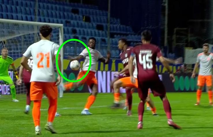 Camara, sancționat pentru henț în Metaloglobus - CFR / FOTO: Captură @Prima Sport 1