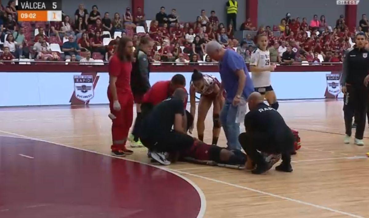 Vești bune despre Aissatou Kouyate, handbalista lovită la cap în meciul Rapid - SCM Rm. Vâlcea
