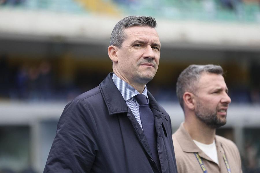 Directorul sportiv Marco Ottolini și mâna sa dreaptă de la Genoa, Răzvan Raț / Foto: Imago Transfer de la Dan Șucu la Juventus » Prima achiziție în 2026 vine de la Genoa și va fi prezentată după Crăciun