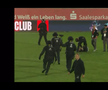 Haos la derby-ul din Germania » Ultrașii i-au atacat pe fotbaliști, poliția a intervenit și a urmat o bătaie generală
