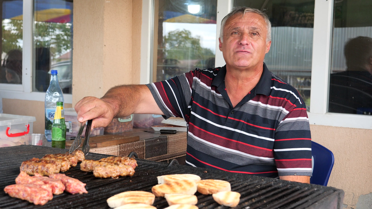 Tatăl lui Valentin Mihăilă e președinte, fratele e atacant, iar nea Nelu face legea la grătar » În Liga 6 din Dâmbovița, „meciul durează mai mult de 90 de minute”