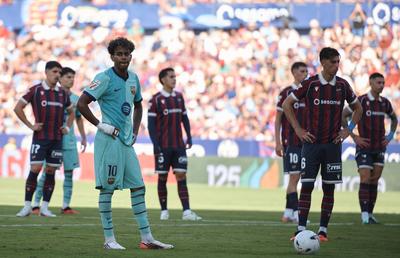 Presa din Spania scrie că UEFA ar putea exclude Barcelona din Liga Campionilor