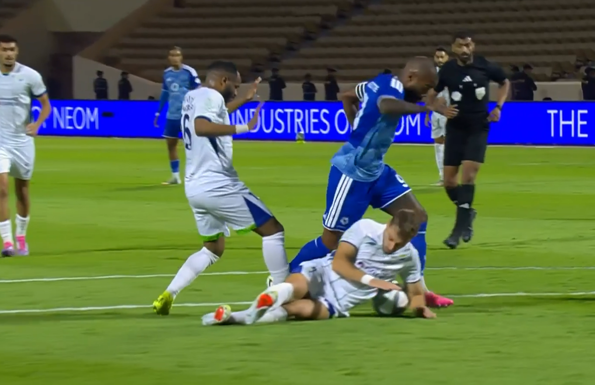 Mihai Lixandru a comis un penalty în duelul cu echipa lui Alexandre Lacazette